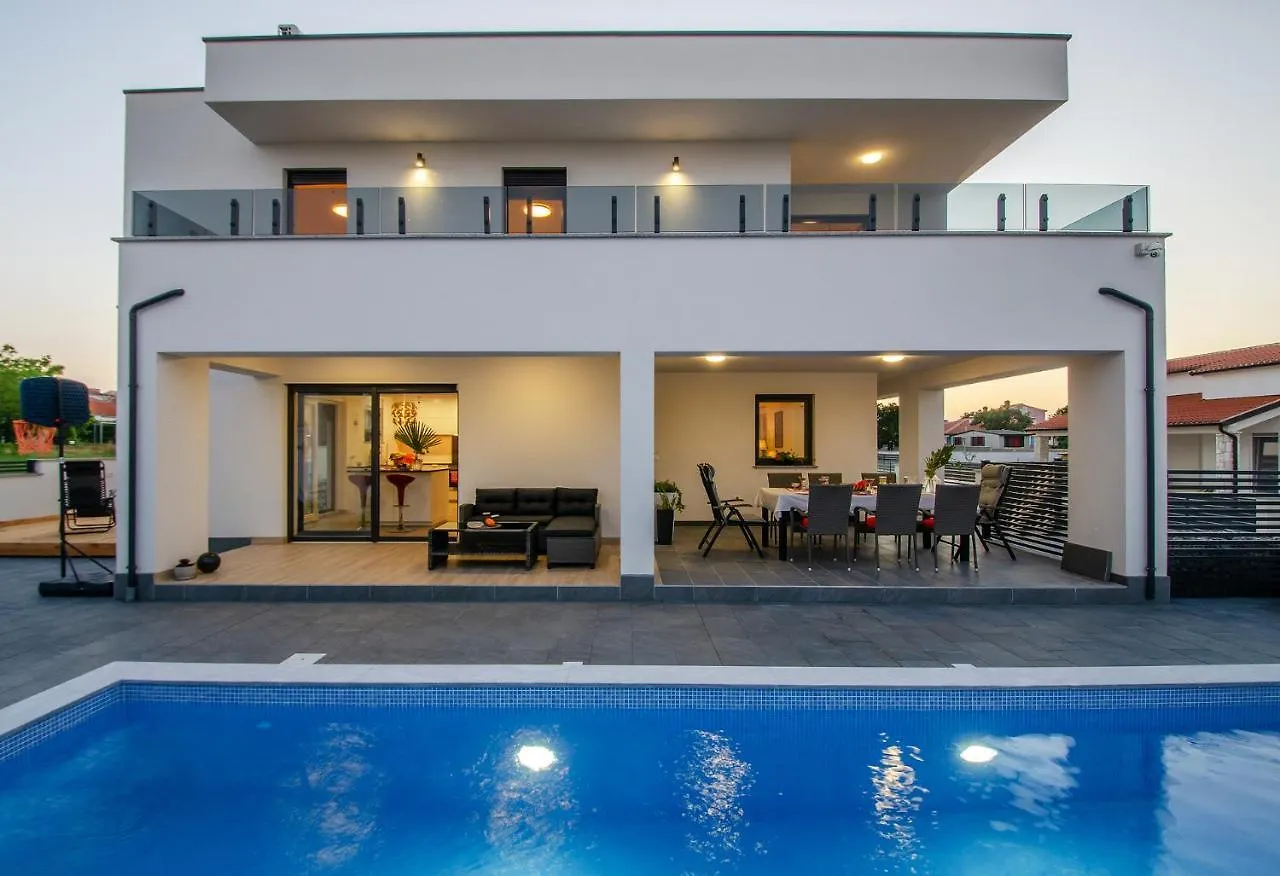 Villa Anna Barbariga, New 2022 Luxurious Villa With Private Pool!  Barbariga